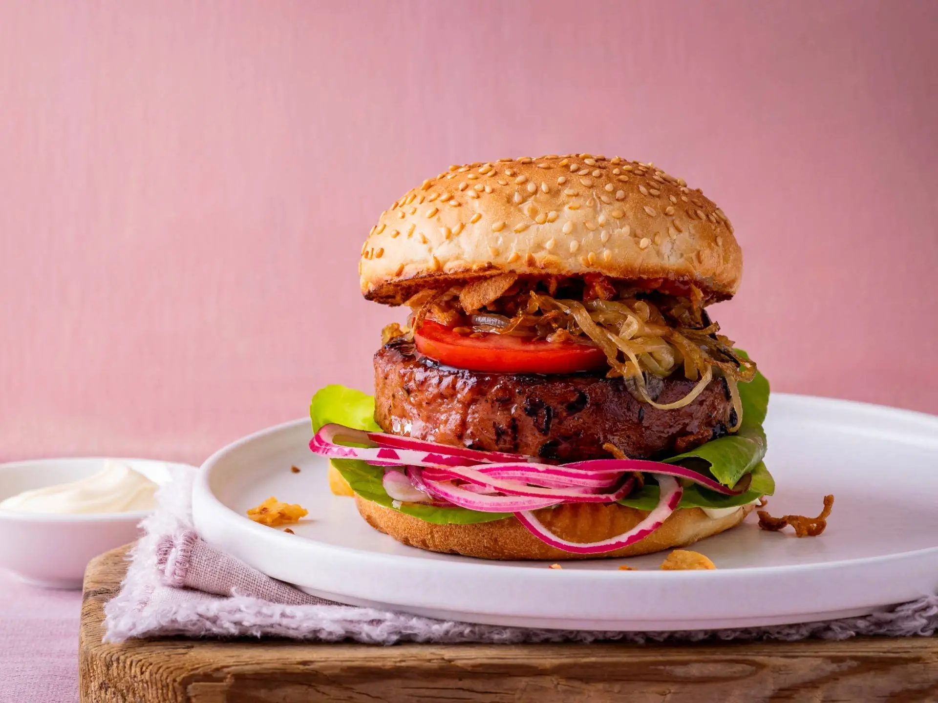 Hamburger met gekaramelliseerde ui